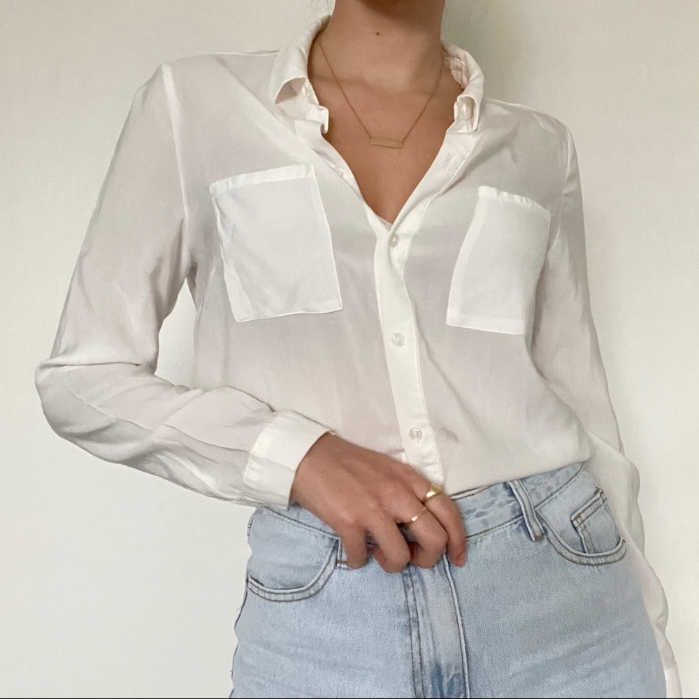 White 2 pocket button up blouse